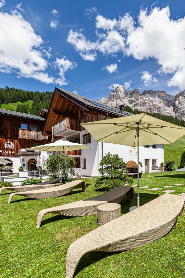 Villa Flora Mountain Lodges San Cassiano  Eksteriør billede
