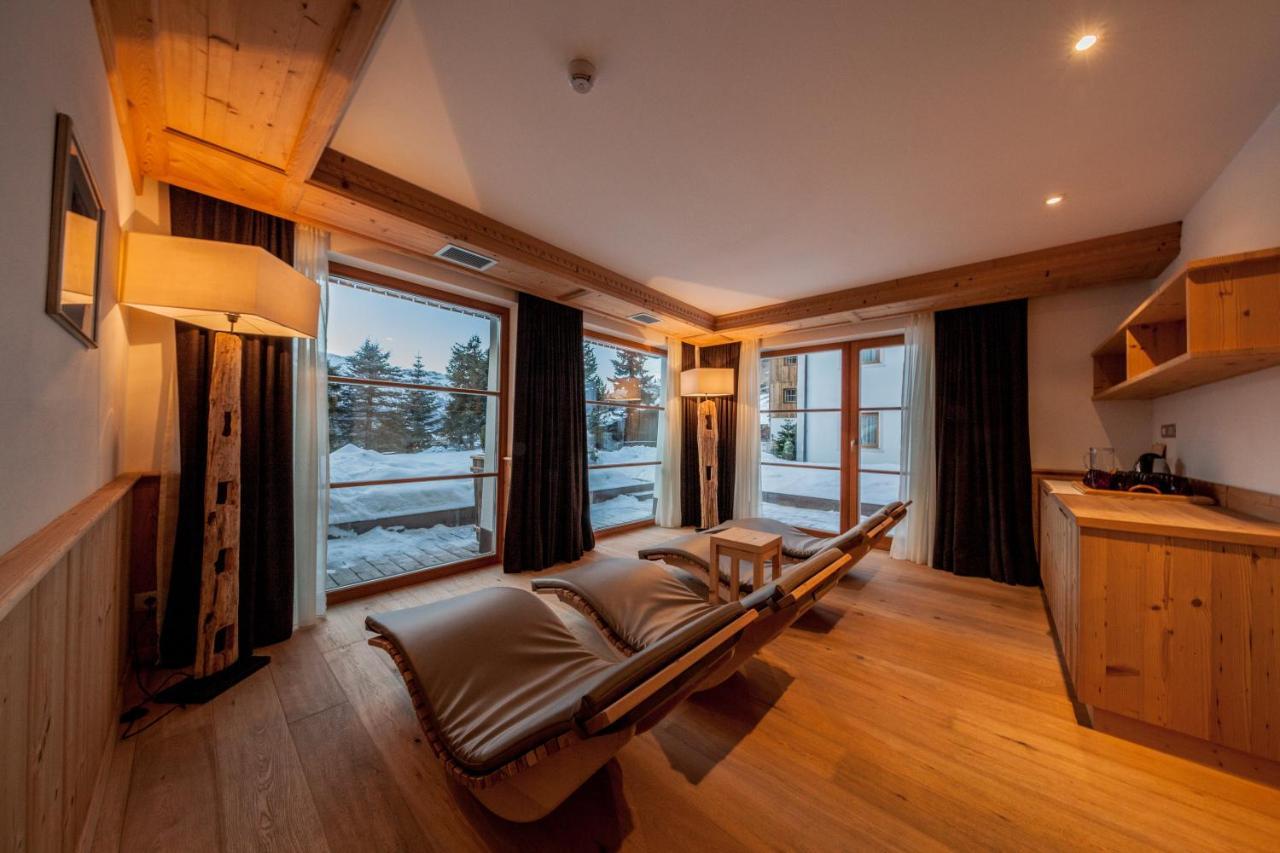 Villa Flora Mountain Lodges San Cassiano  Eksteriør billede