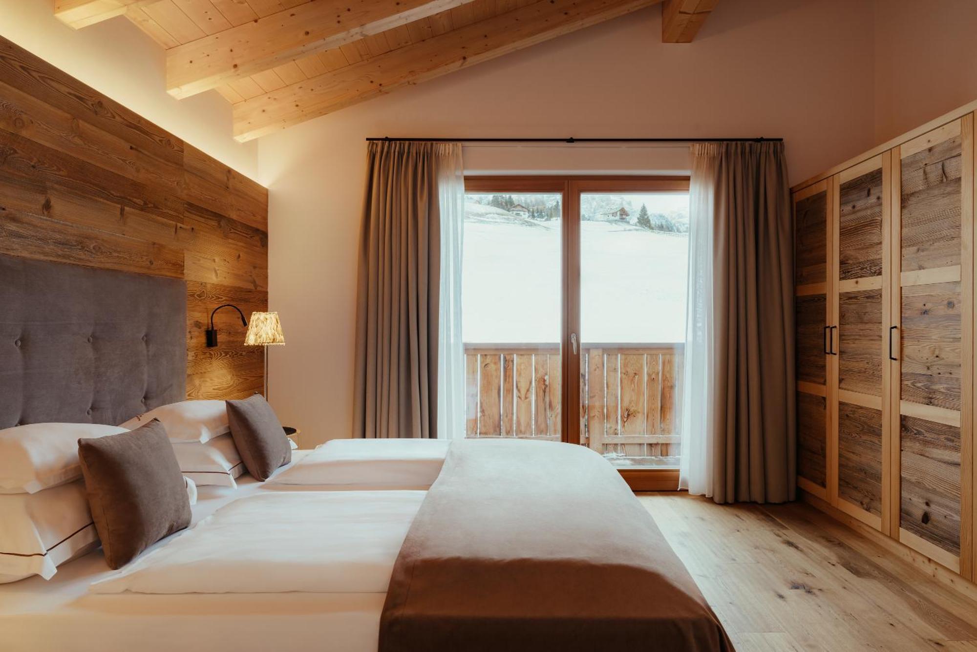 Villa Flora Mountain Lodges San Cassiano  Eksteriør billede