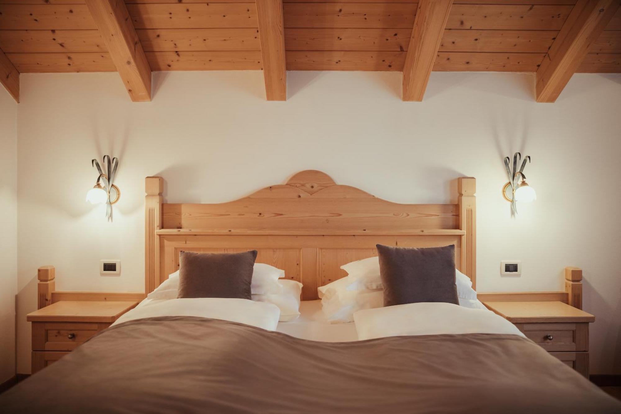 Villa Flora Mountain Lodges San Cassiano  Eksteriør billede