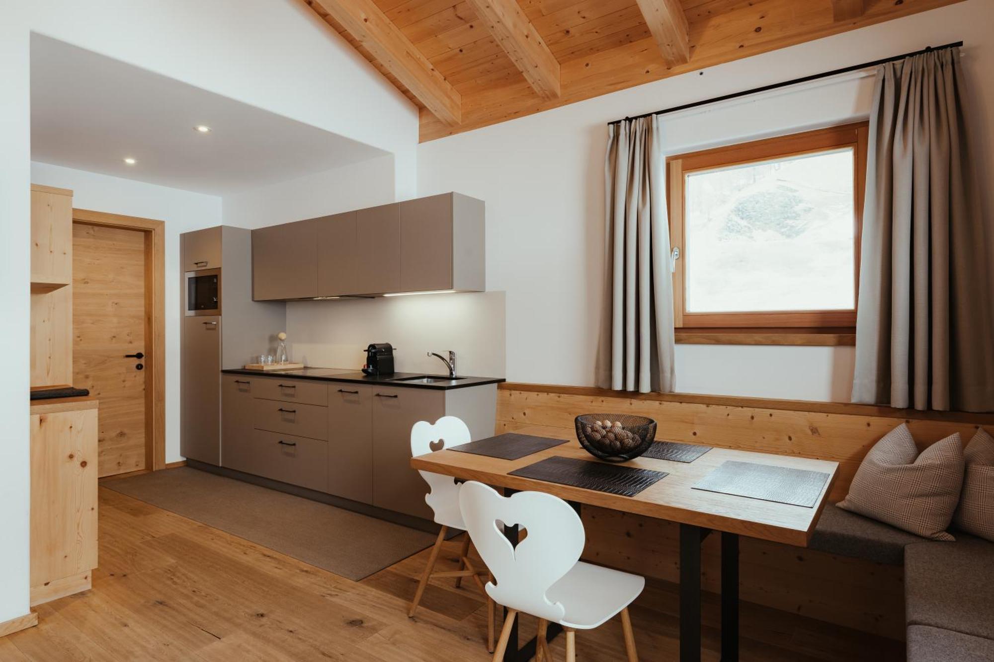 Villa Flora Mountain Lodges San Cassiano  Eksteriør billede