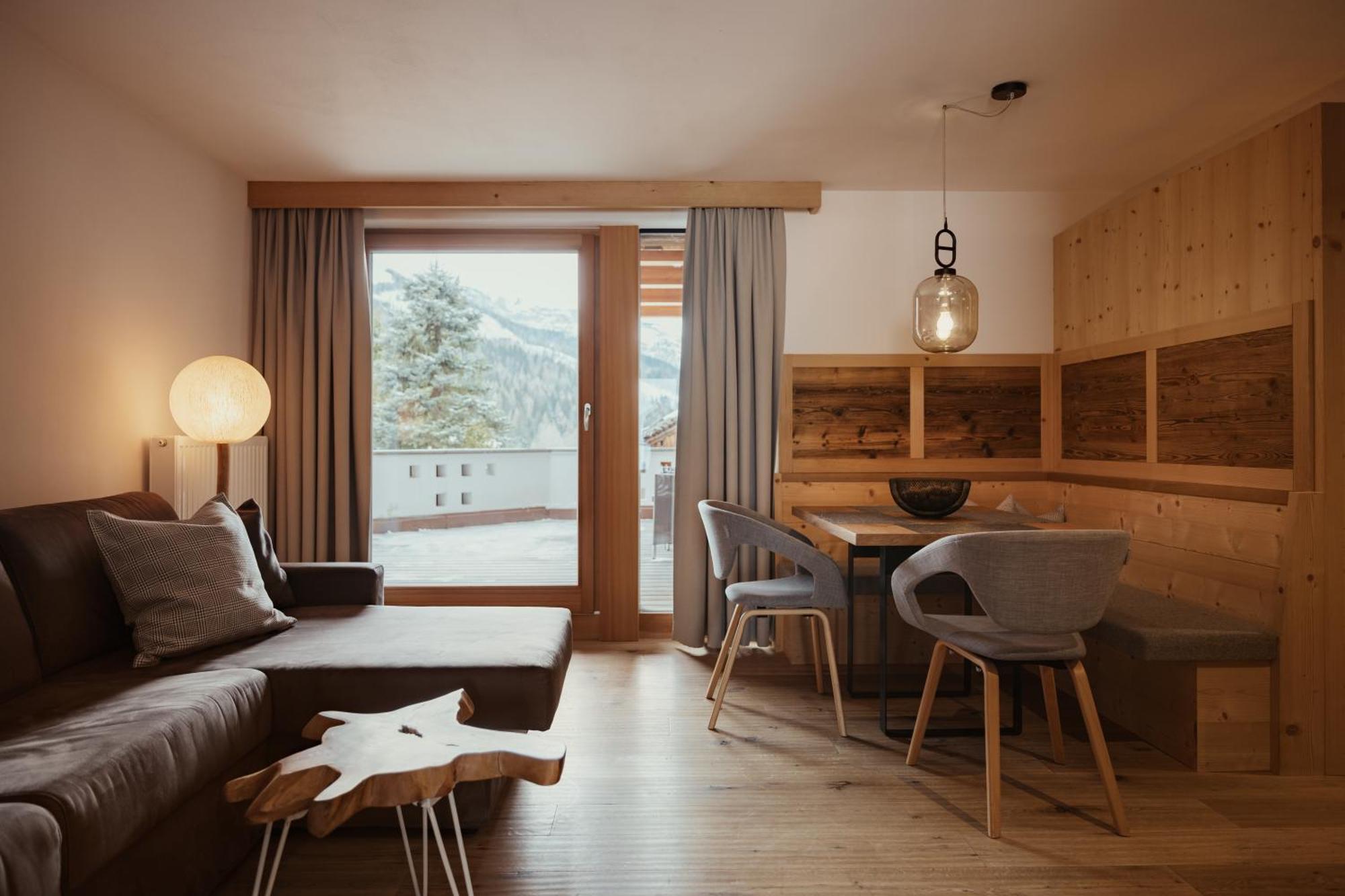Villa Flora Mountain Lodges San Cassiano  Eksteriør billede