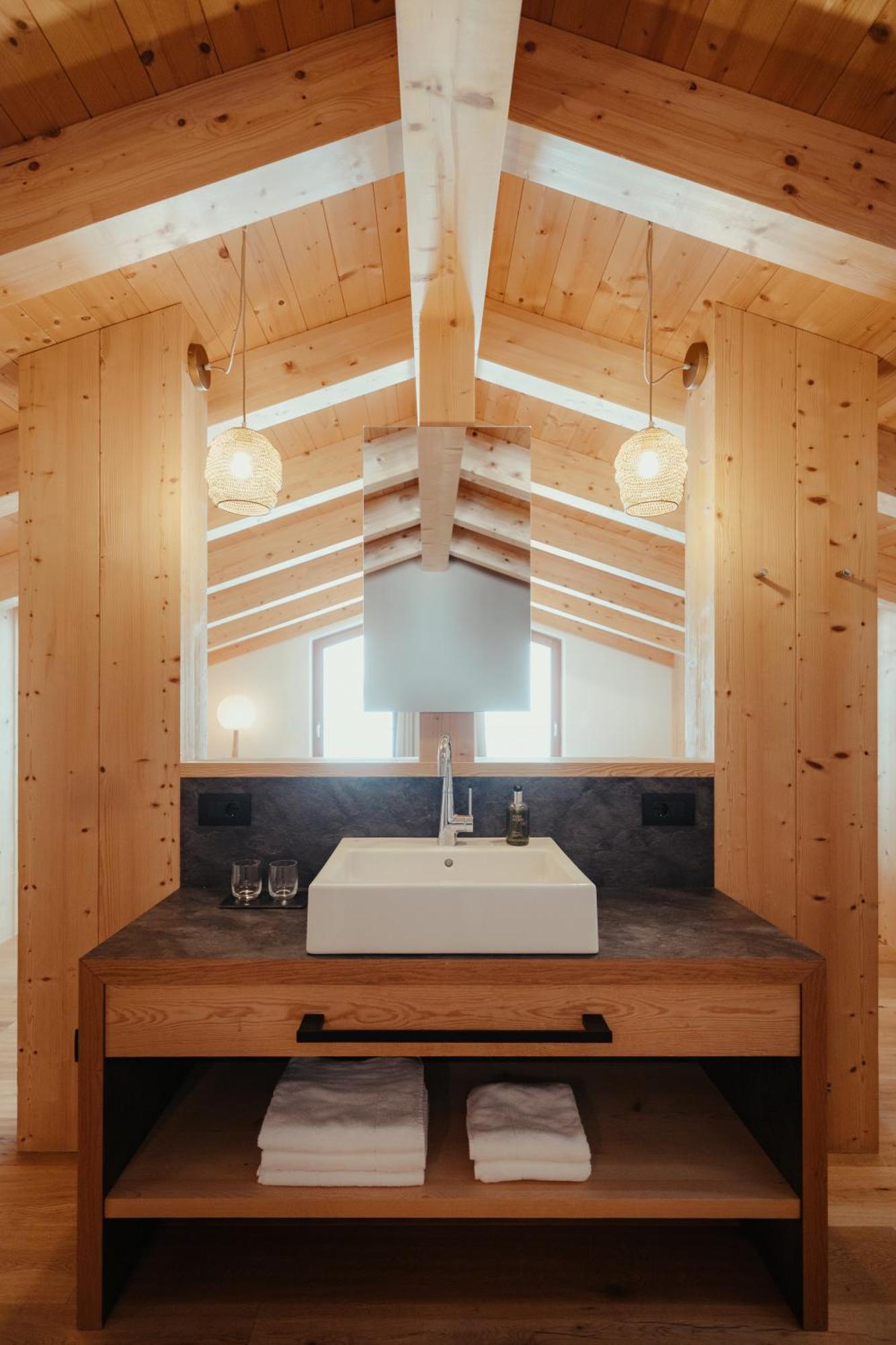Villa Flora Mountain Lodges San Cassiano  Eksteriør billede