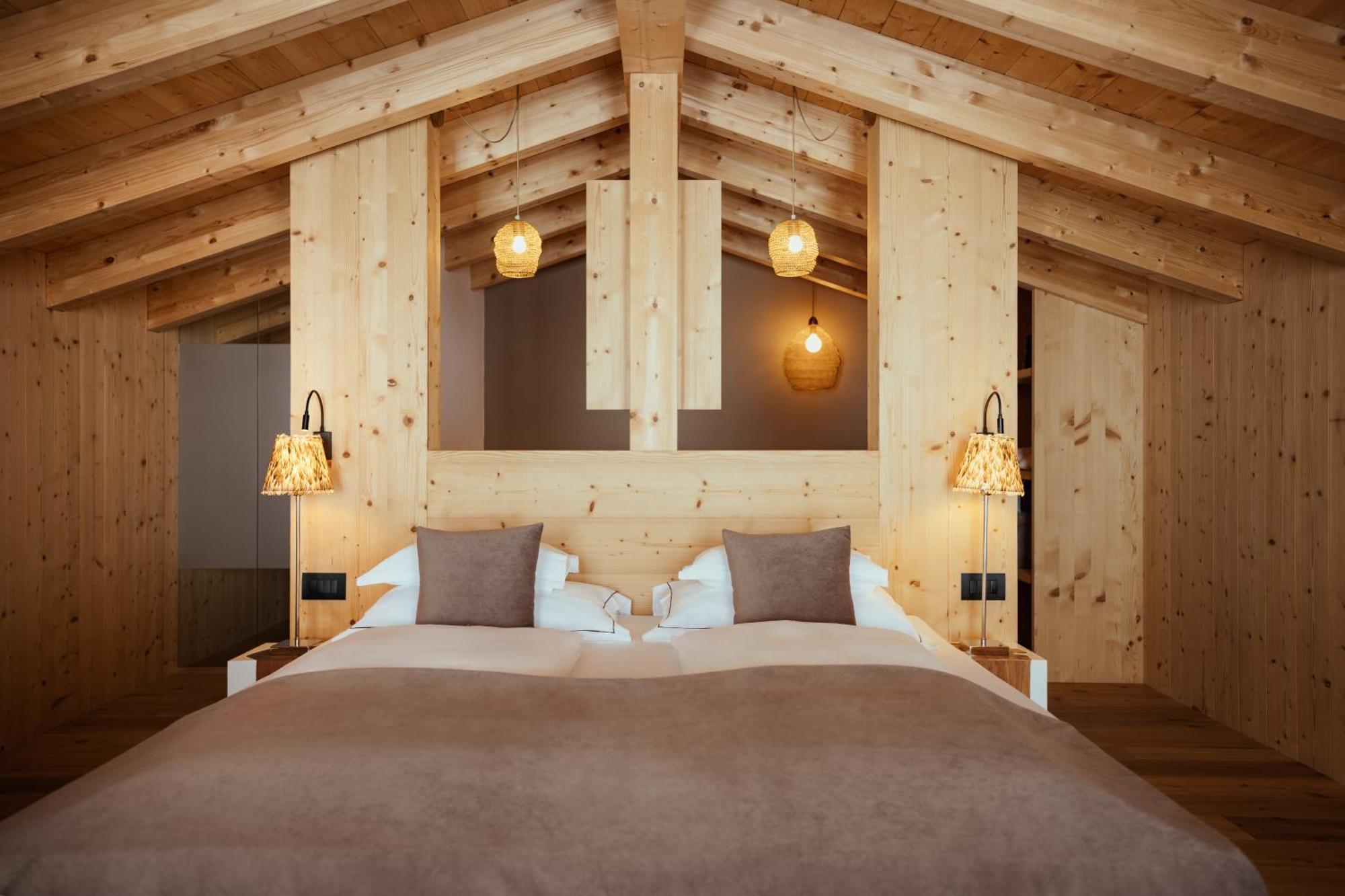 Villa Flora Mountain Lodges San Cassiano  Eksteriør billede
