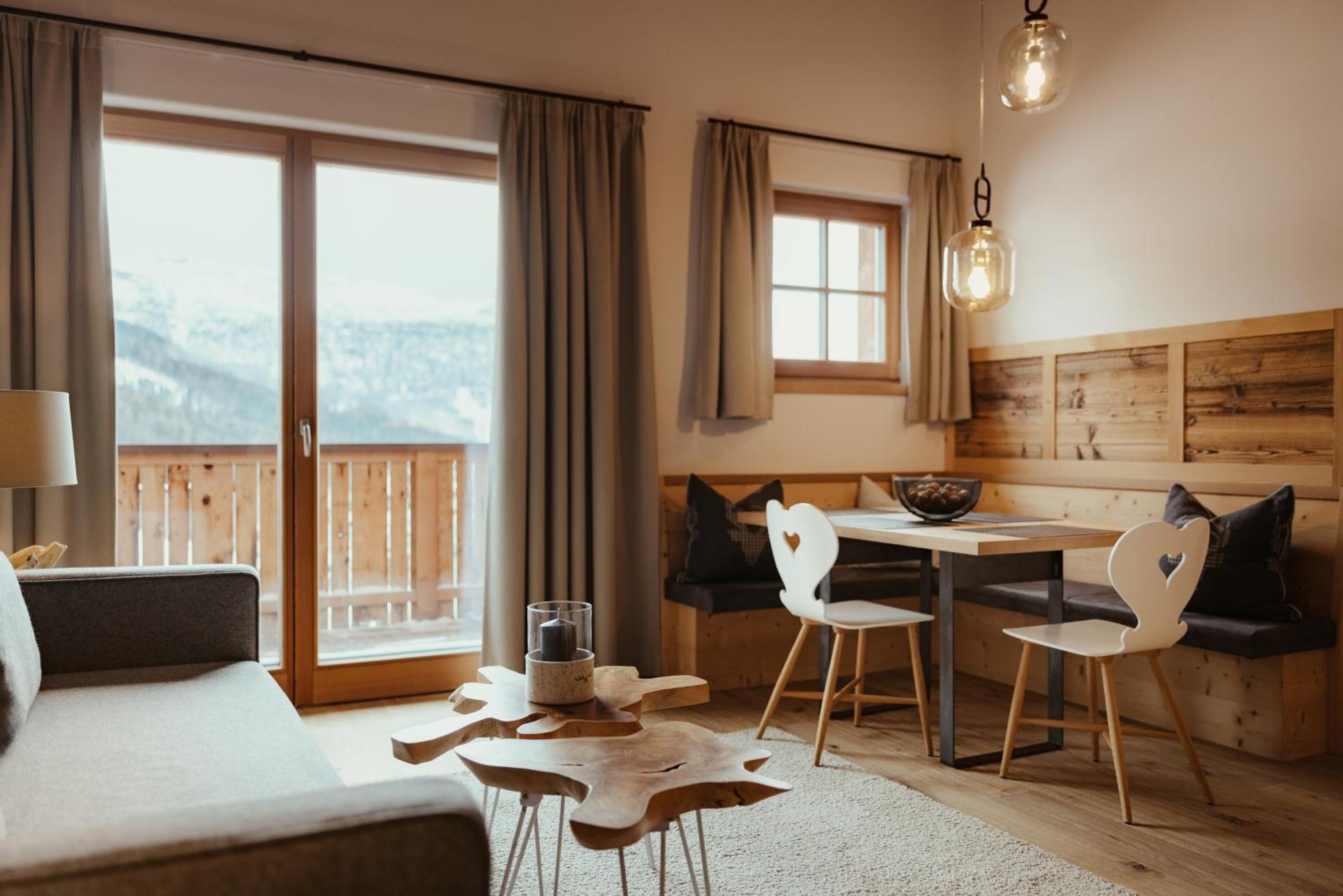 Villa Flora Mountain Lodges San Cassiano  Eksteriør billede