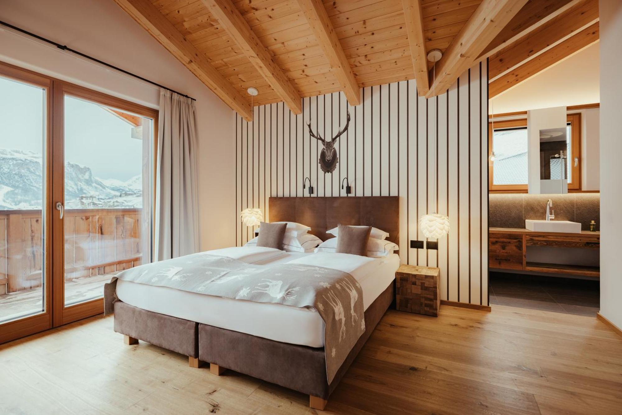 Villa Flora Mountain Lodges San Cassiano  Eksteriør billede