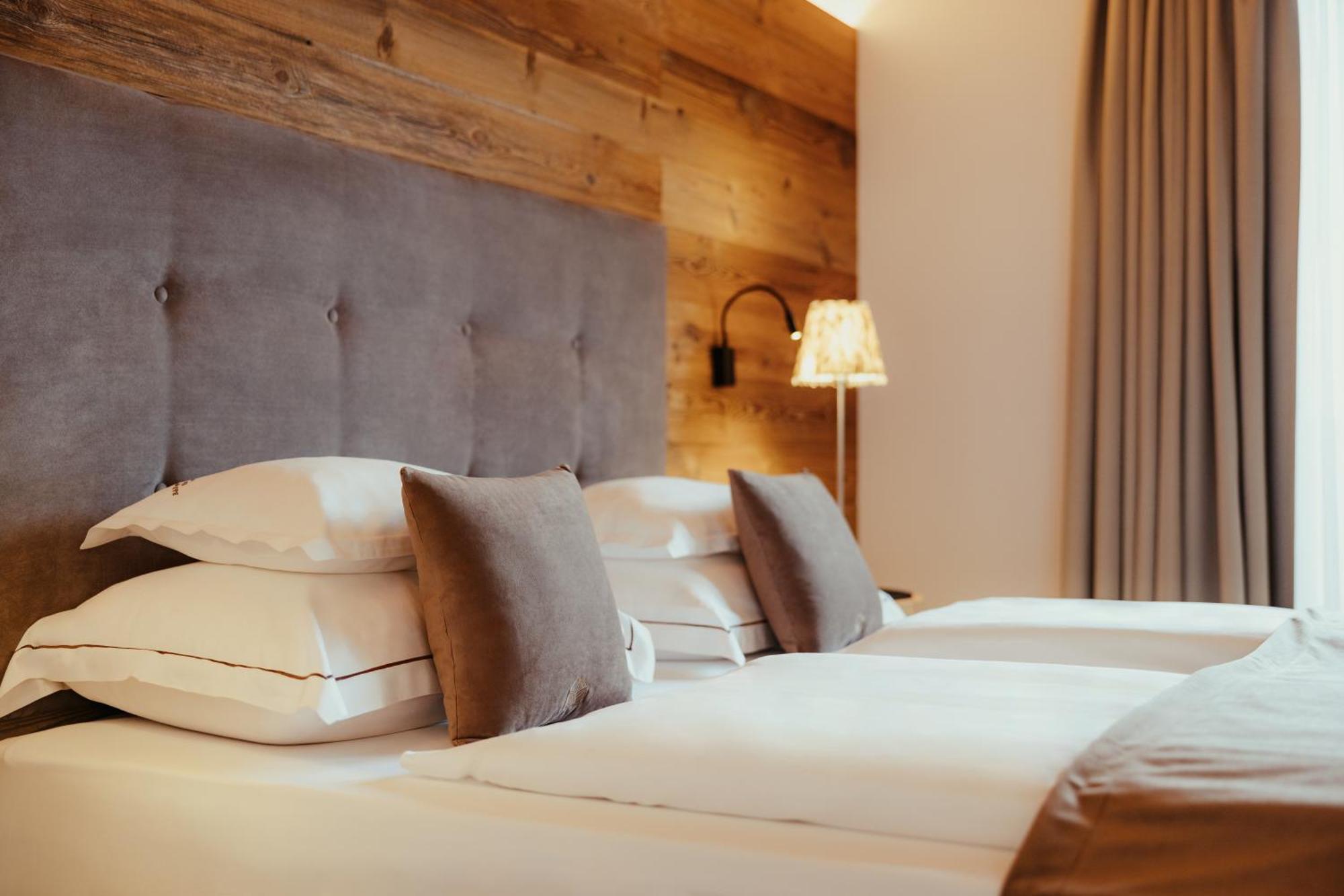 Villa Flora Mountain Lodges San Cassiano  Eksteriør billede