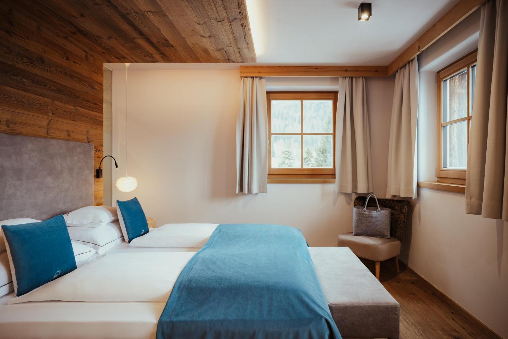 Villa Flora Mountain Lodges San Cassiano  Eksteriør billede