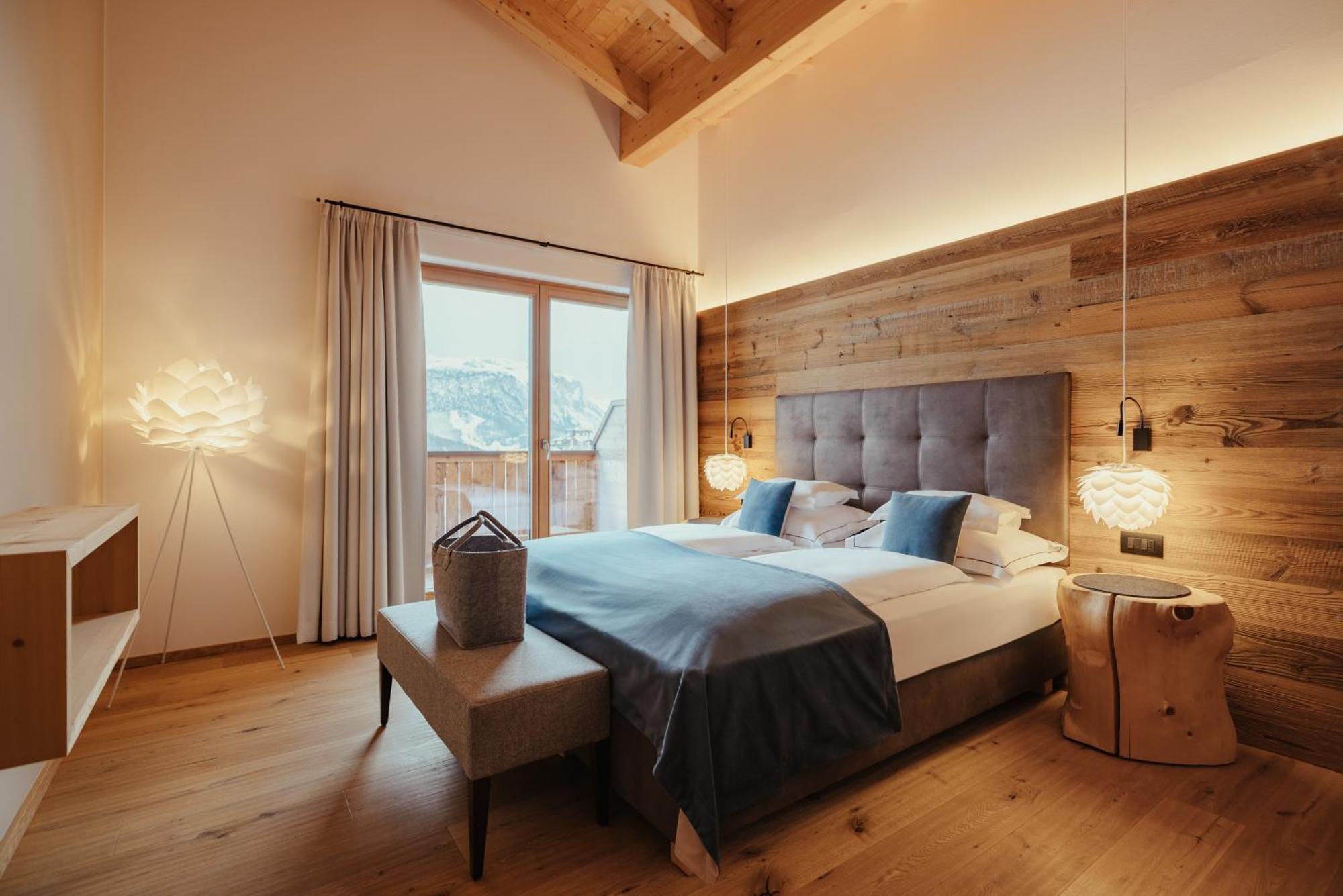 Villa Flora Mountain Lodges San Cassiano  Eksteriør billede