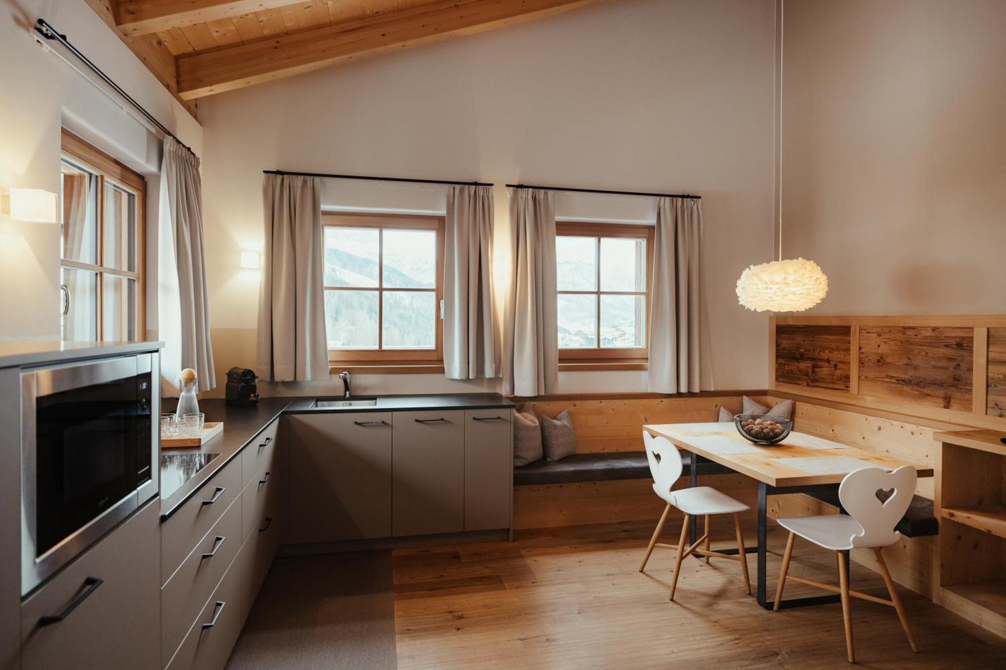 Villa Flora Mountain Lodges San Cassiano  Eksteriør billede