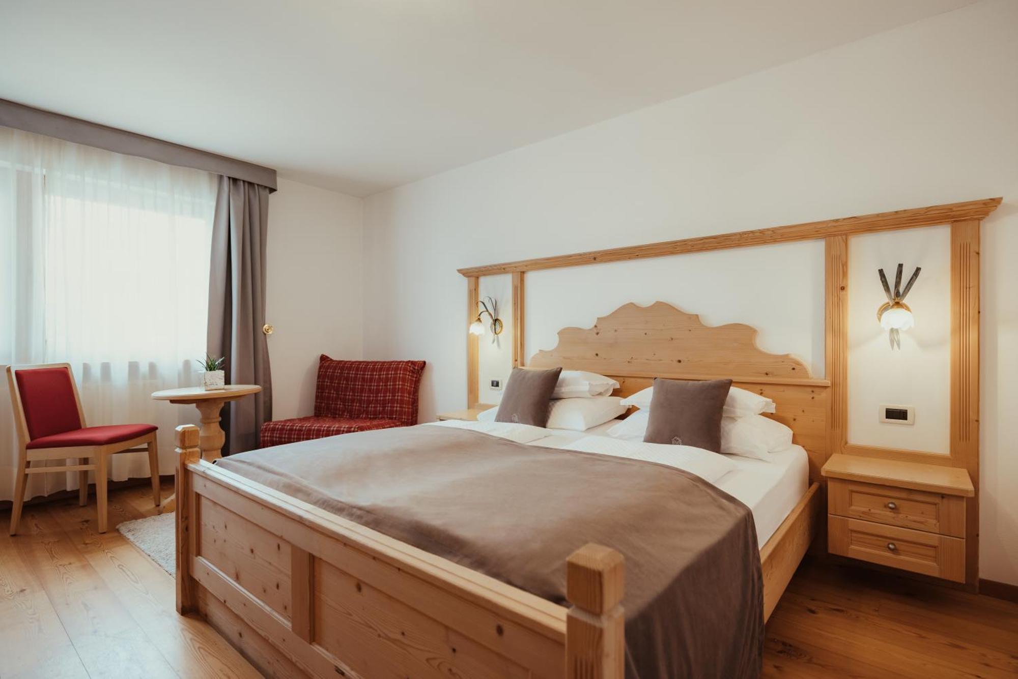 Villa Flora Mountain Lodges San Cassiano  Eksteriør billede