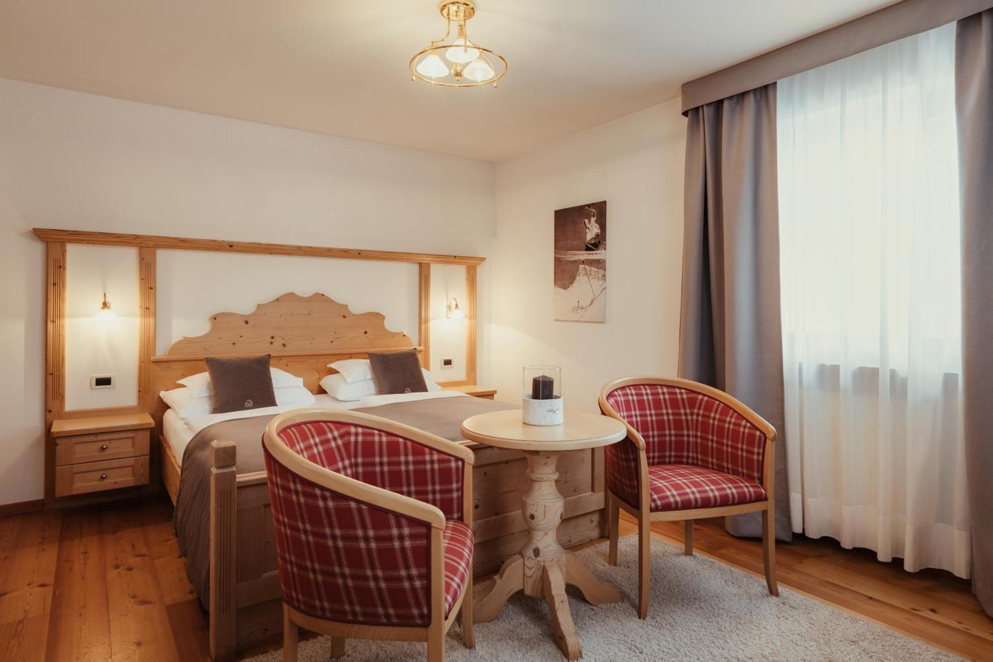Villa Flora Mountain Lodges San Cassiano  Eksteriør billede