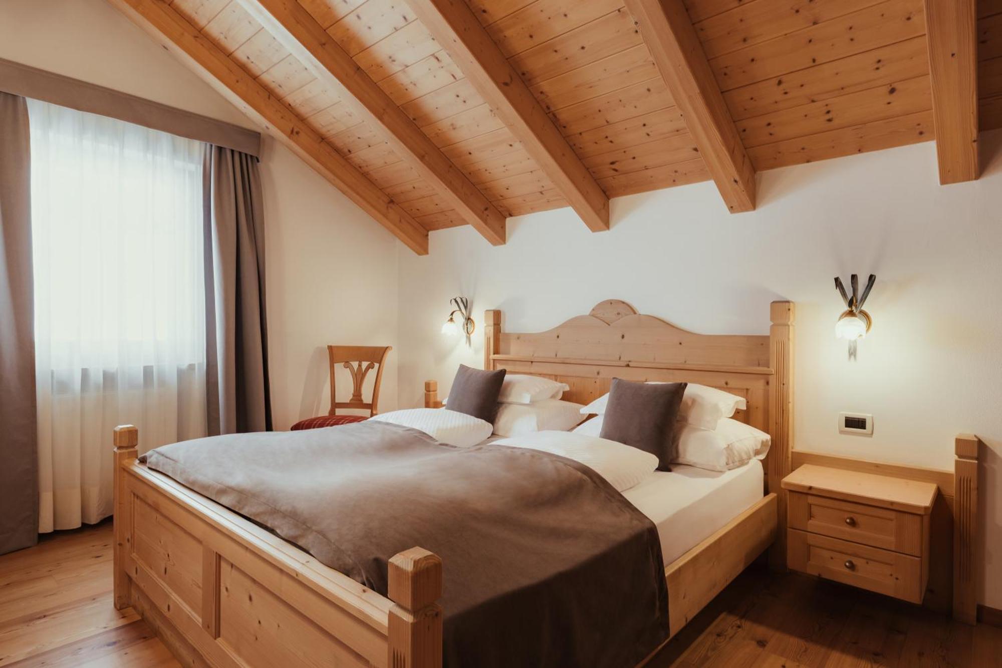 Villa Flora Mountain Lodges San Cassiano  Eksteriør billede