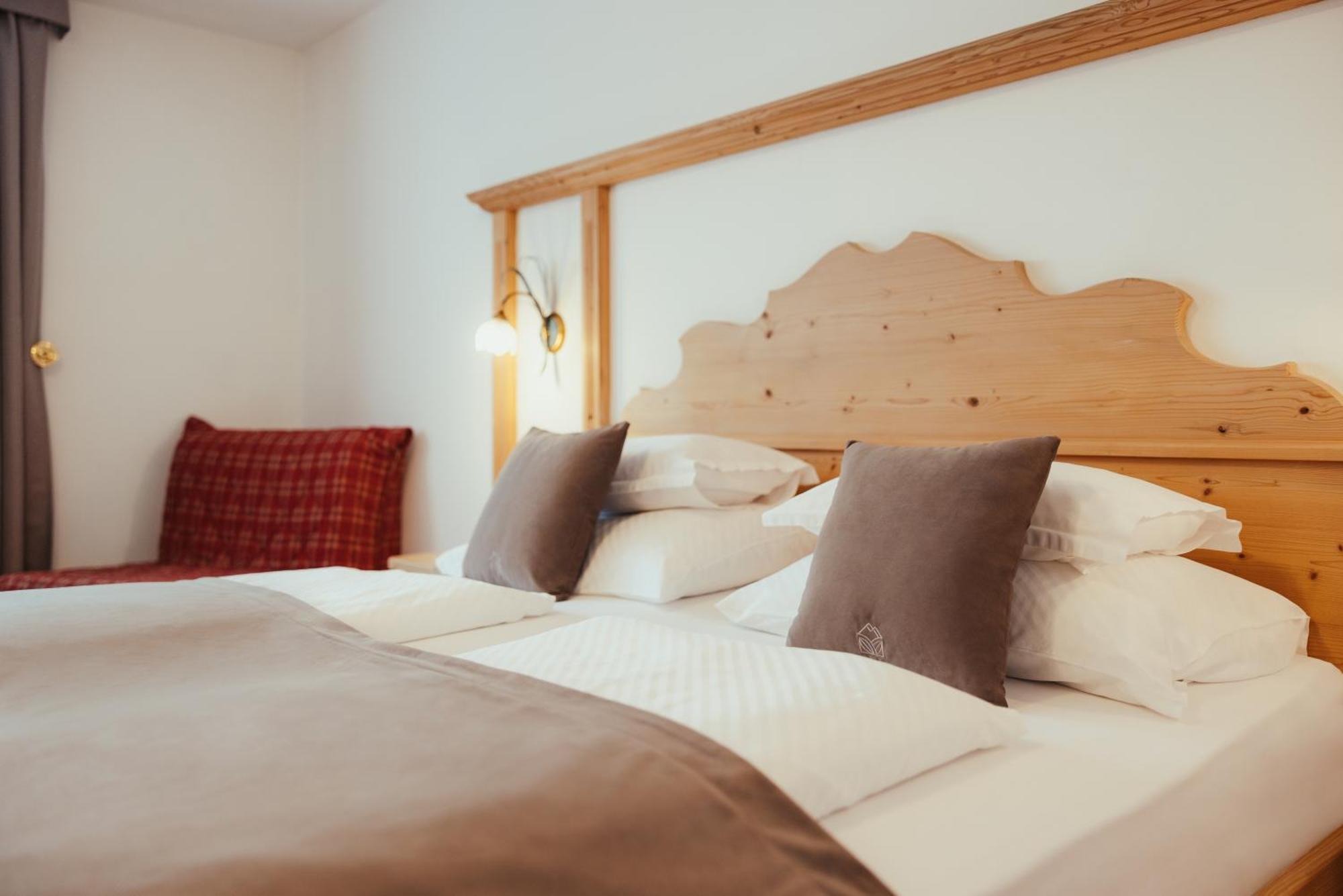 Villa Flora Mountain Lodges San Cassiano  Eksteriør billede