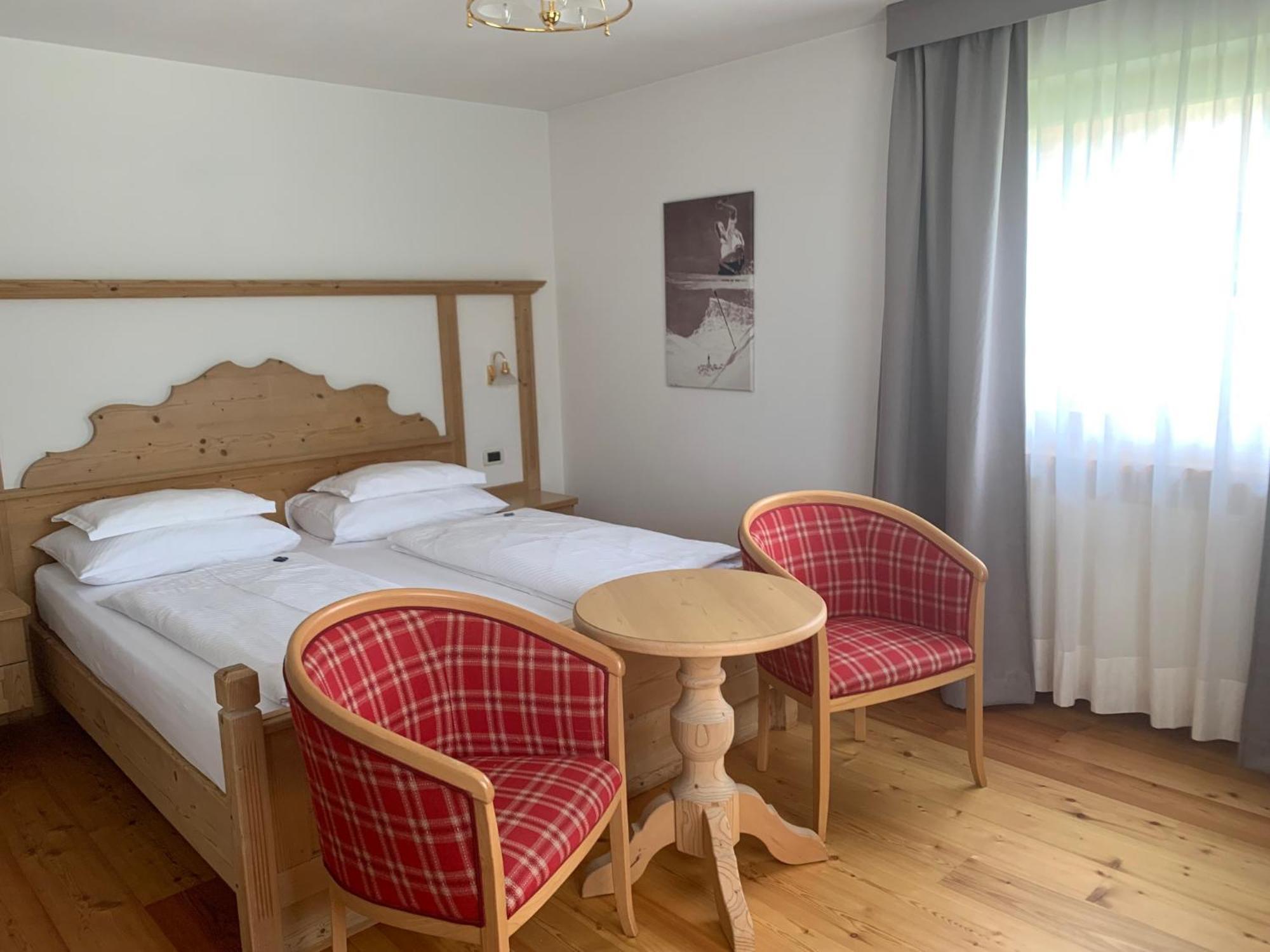 Villa Flora Mountain Lodges San Cassiano  Eksteriør billede