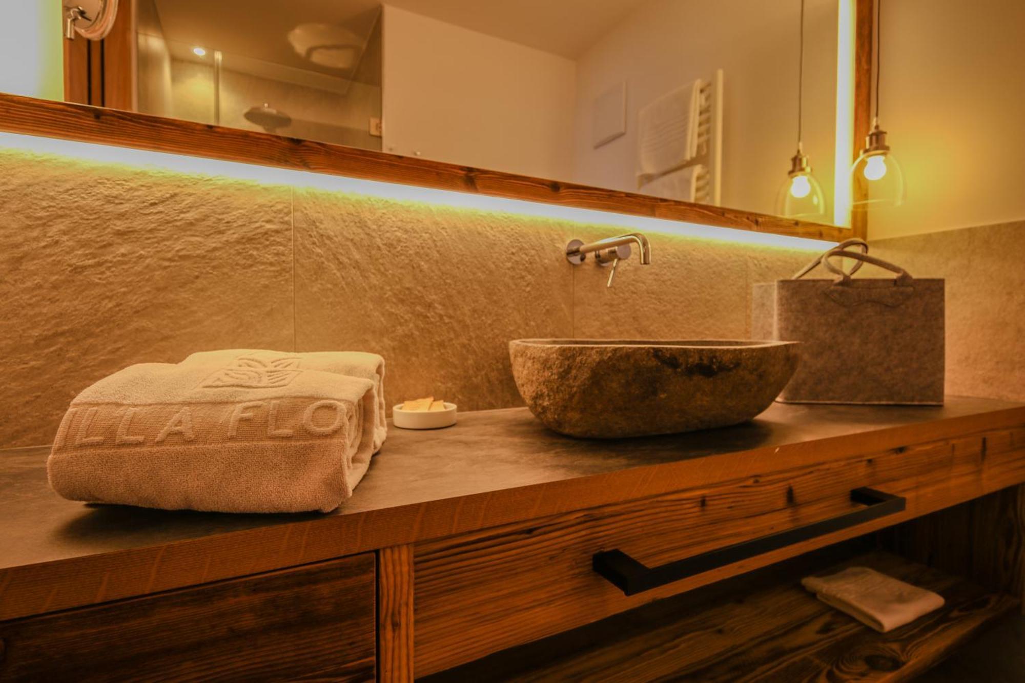Villa Flora Mountain Lodges San Cassiano  Eksteriør billede