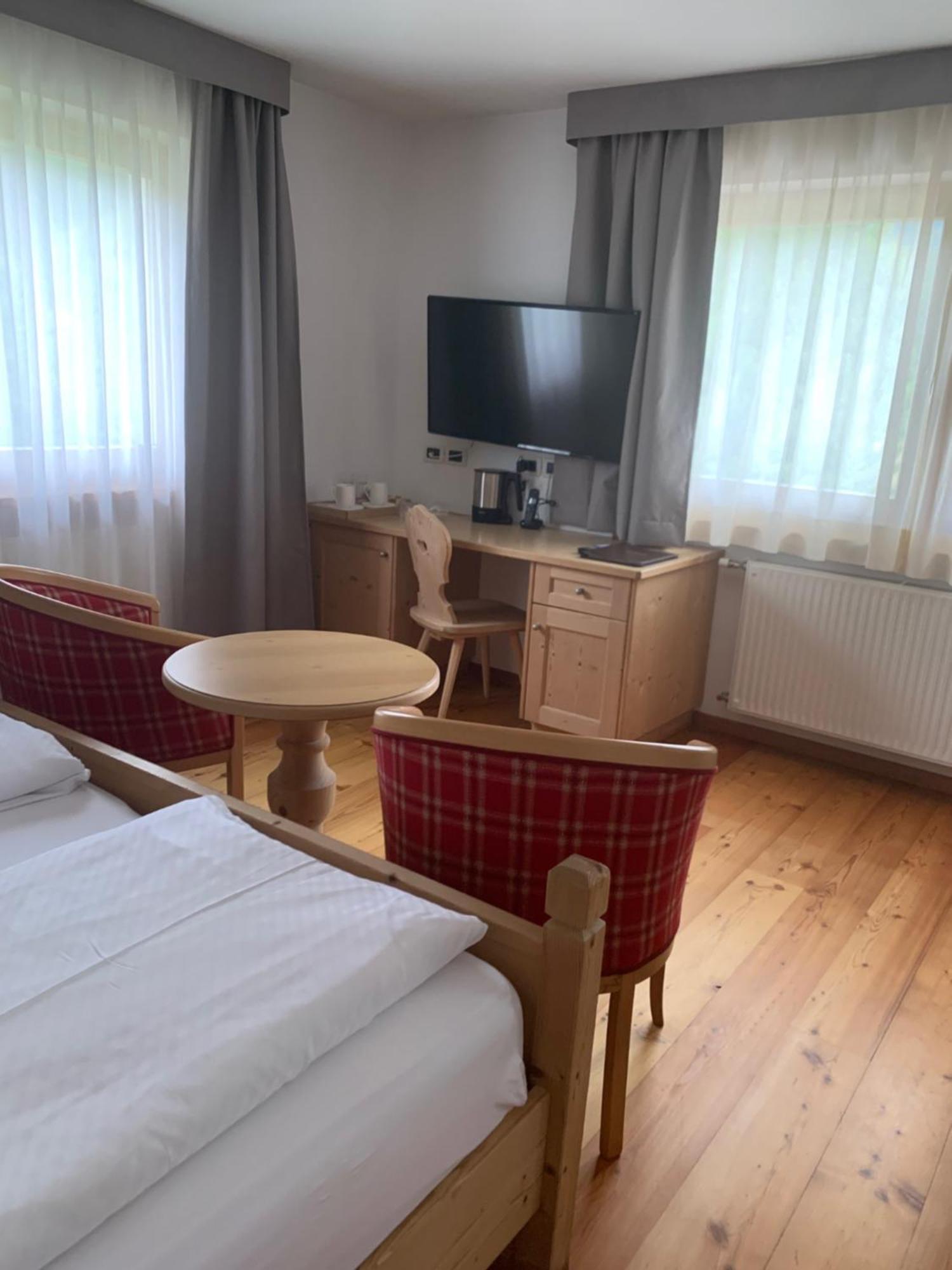 Villa Flora Mountain Lodges San Cassiano  Eksteriør billede