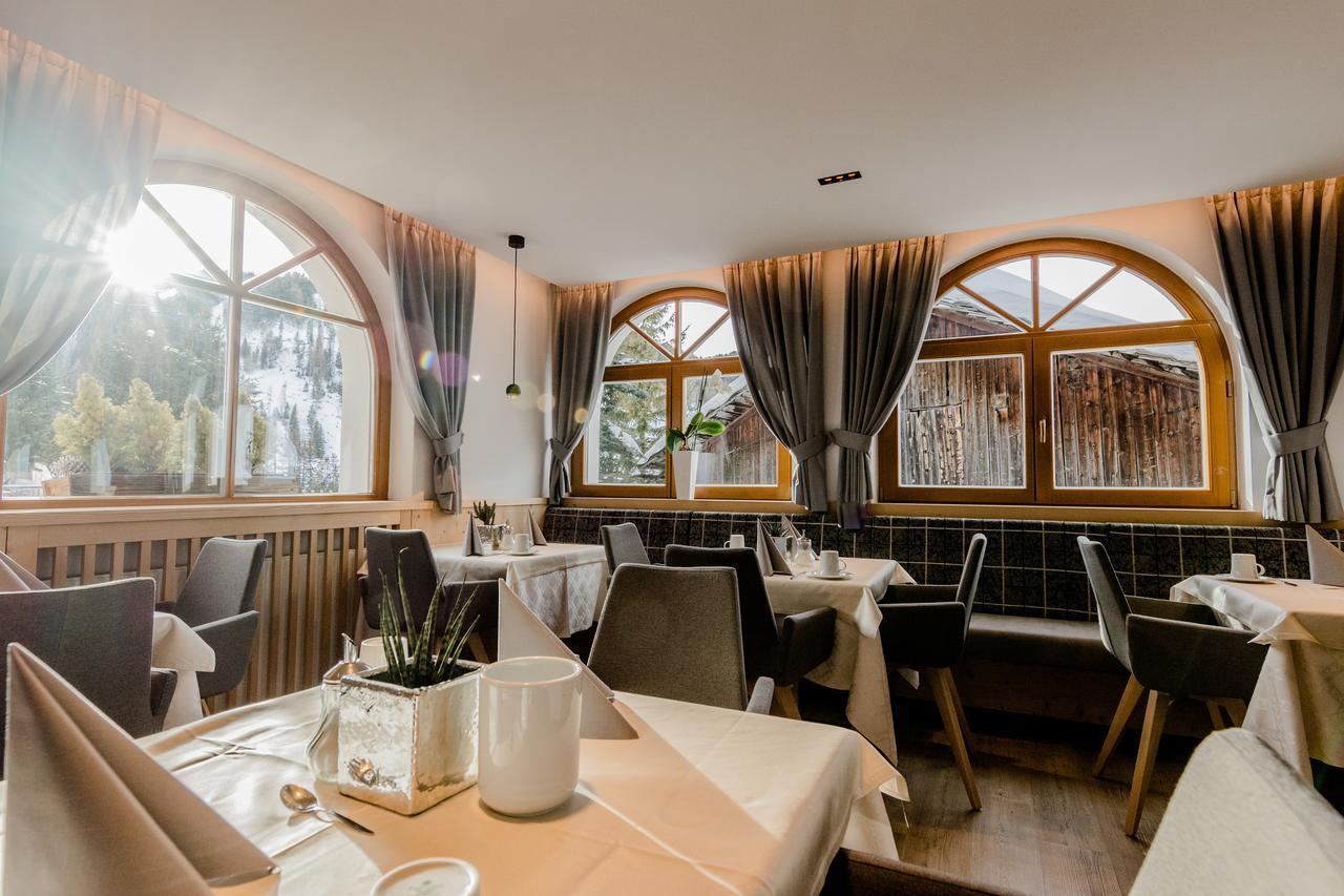Villa Flora Mountain Lodges San Cassiano  Eksteriør billede