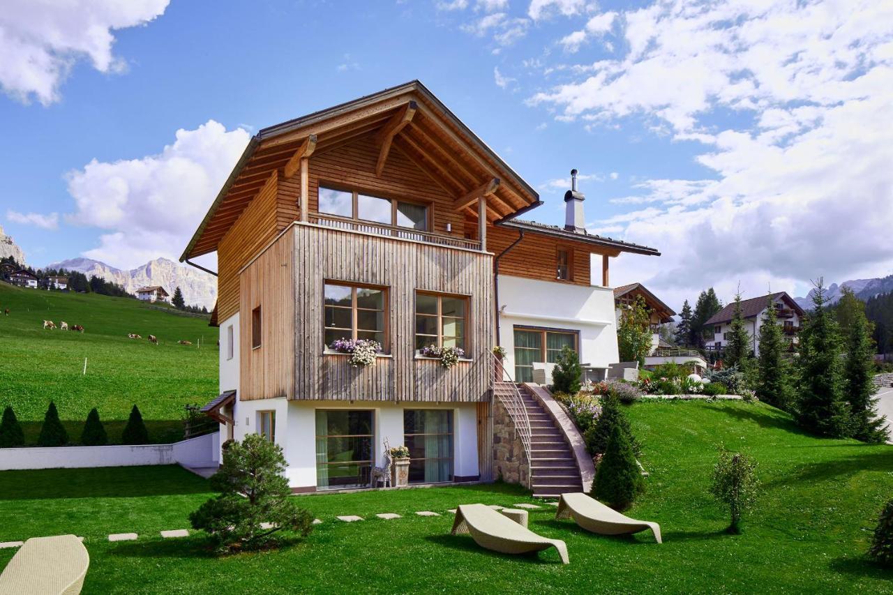 Villa Flora Mountain Lodges San Cassiano  Eksteriør billede